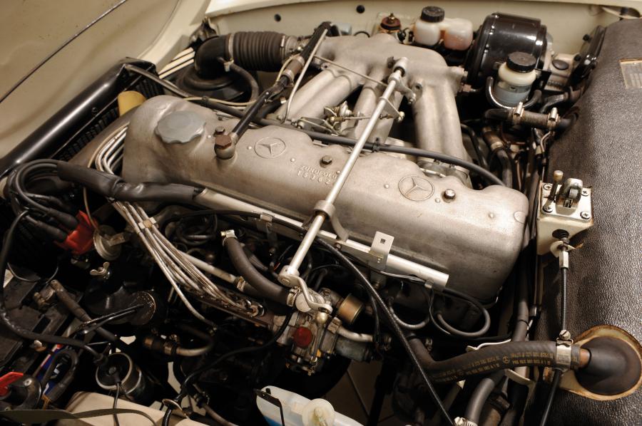  Mercedes-Benz 230 SL 1963 года  (фото 22 из 31)